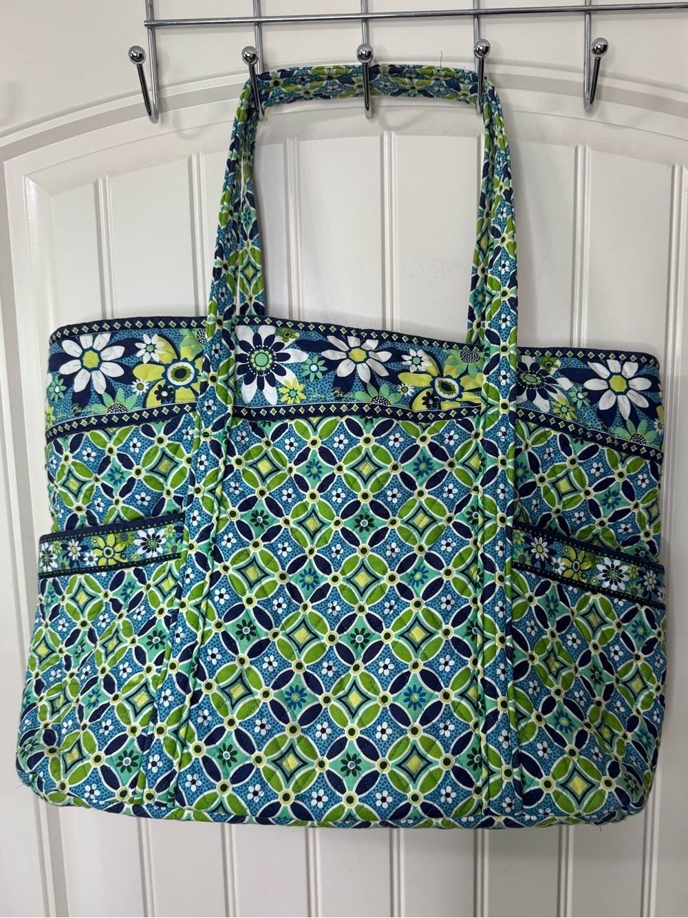 VERA BRADLEY 💚 Large Duffel Travel, Diaper Bag, Green Paisley Pattern 13x17” - Picture 14 of 15
